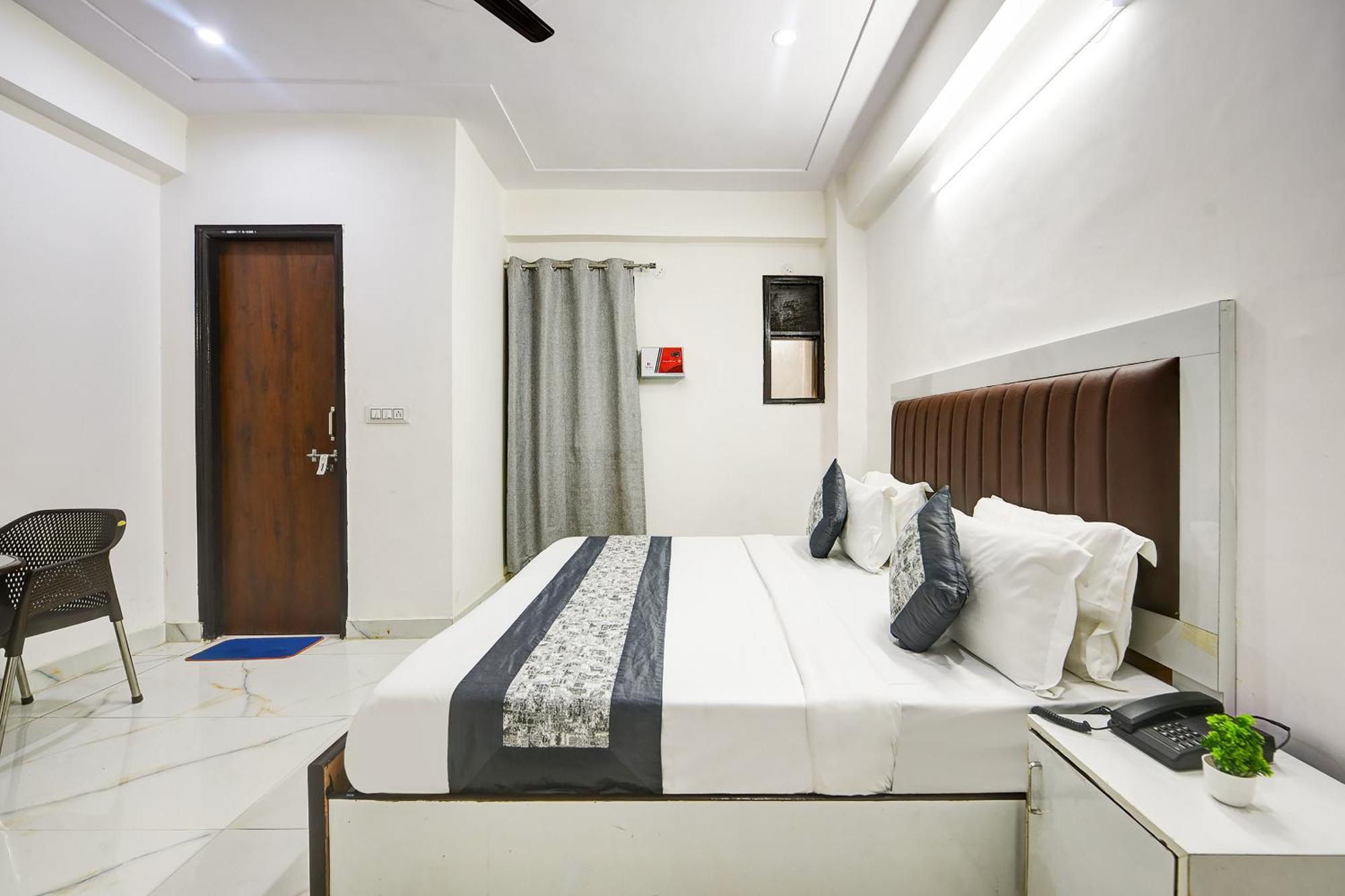 Hotel Krishna Tower Dillí Exteriér fotografie